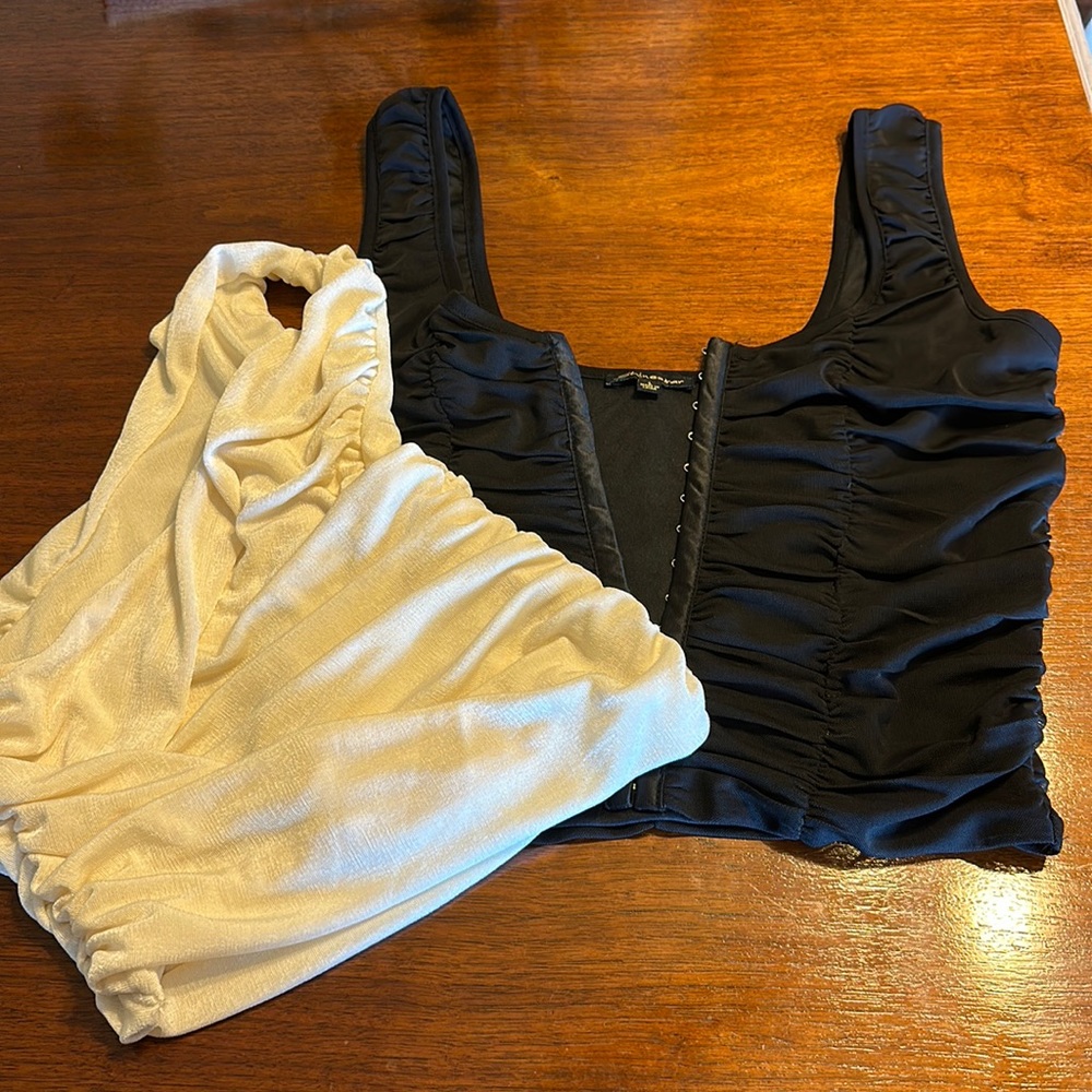 2 crop tops M/L black and ivory